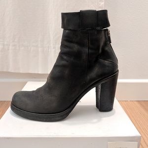 Costume National Black Leather Heeled Boot - 39